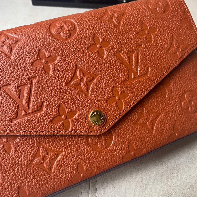 Alice Bags- Louis Vuittons  - 16376