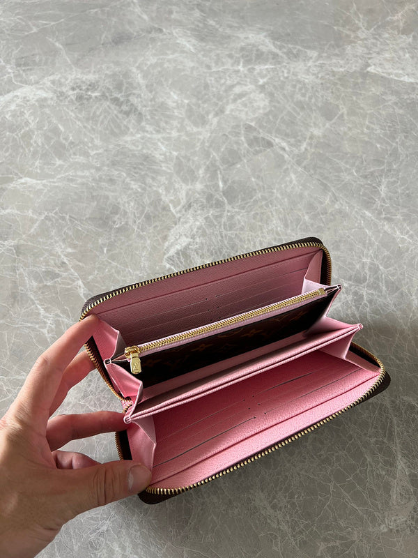 Alice Bags- Louis Vuittons  - 16020