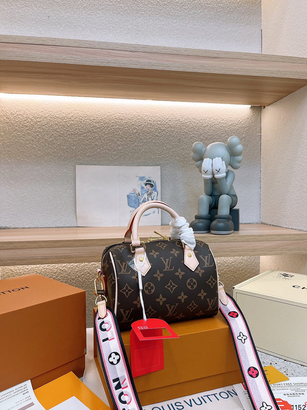 Alice bags - Louis Vuittons  - 15143