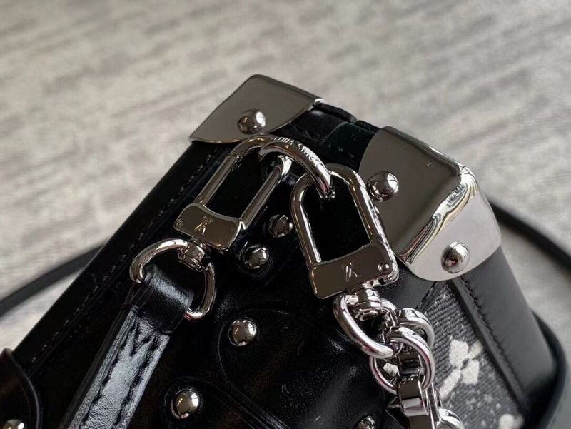 Alice Bags- Louis Vuittons  - 16028