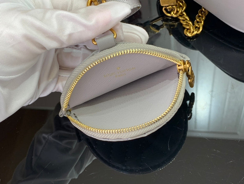 Alice Bags- Louis Vuittons  - 16433