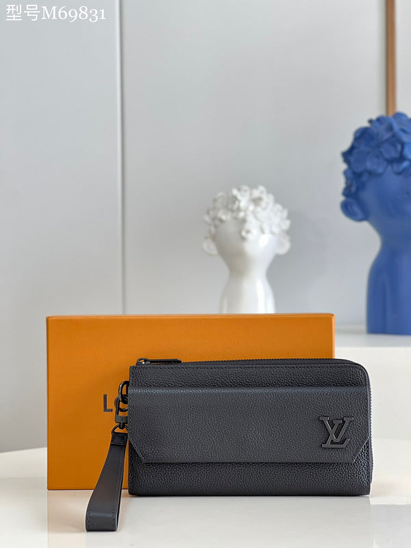 Alice Bags- Louis Vuittons  - 16546
