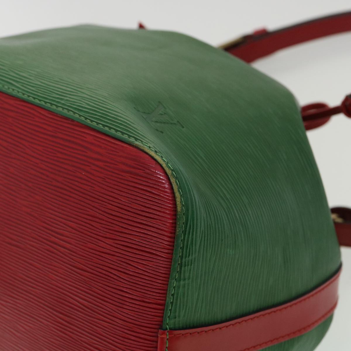 LOUIS VUITTON Epi Petit Noe Bicolor Shoulder Bag Green Red M44147 LV Auth ai476
