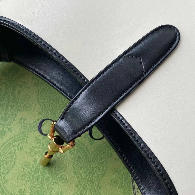 Gucci   Luxury Bags  1049