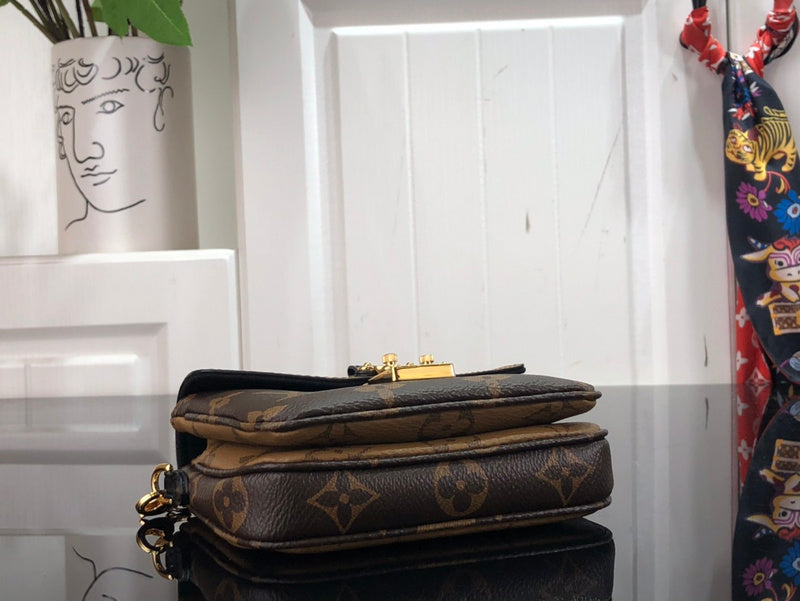 Alice Bags- Louis Vuittons  - 16534