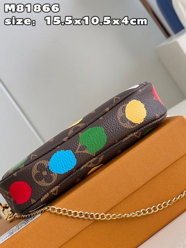 Alice Bags- Louis Vuittons  - 15894