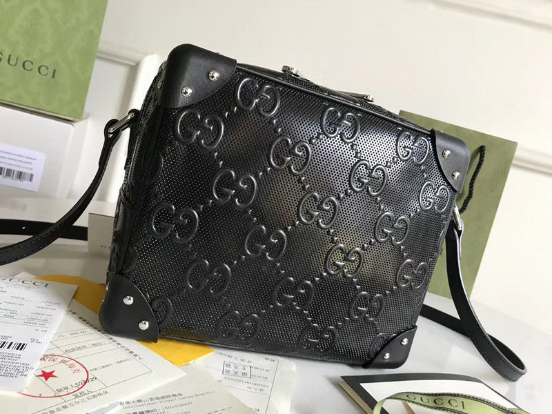 Gucci   Luxury Bags  1062