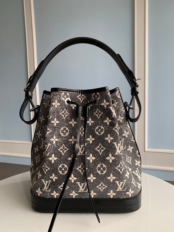 Alice Bags- Louis Vuittons  - 16100