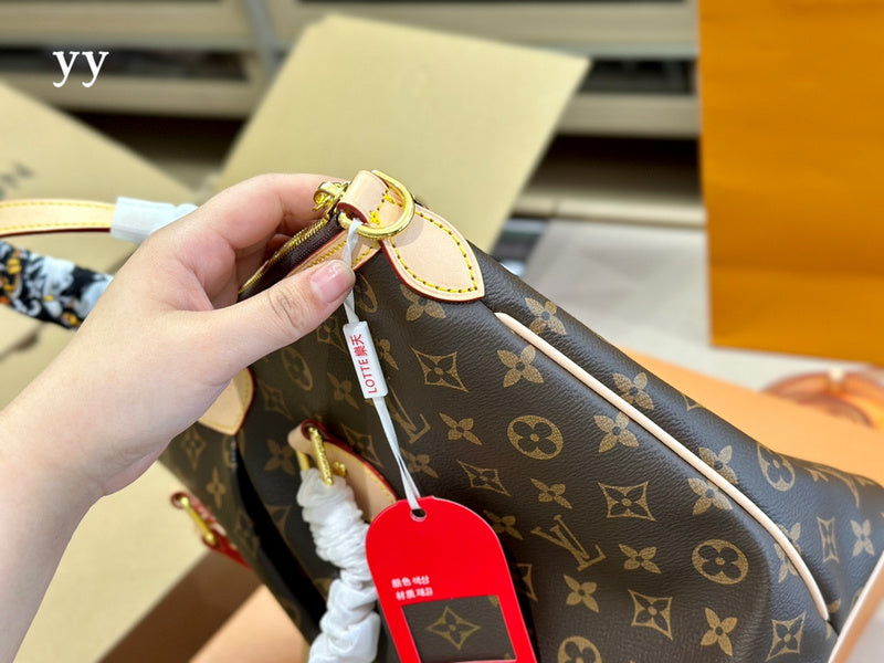 Alice bags - Louis Vuittons  - 15000