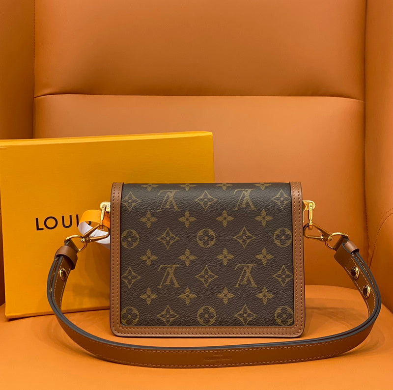 Alice Bags- Louis Vuittons  - 16189