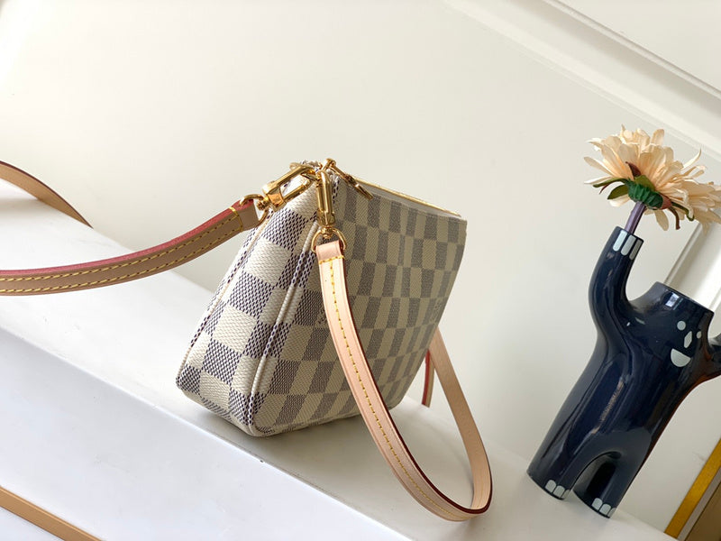 Alice Bags- Louis Vuittons  - 16295