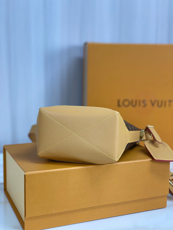 Alice Bags- Louis Vuittons  - 16439