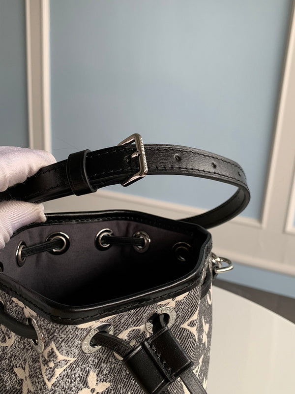 Alice Bags- Louis Vuittons  - 16101