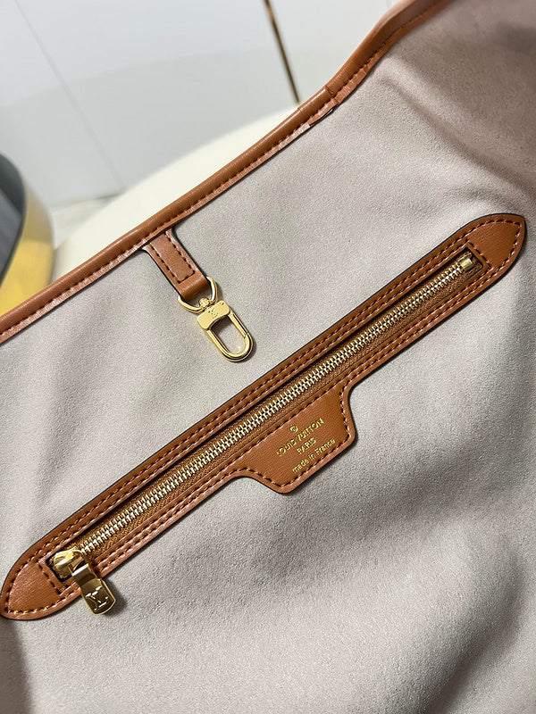 Alice Bags- Louis Vuittons  - 16205