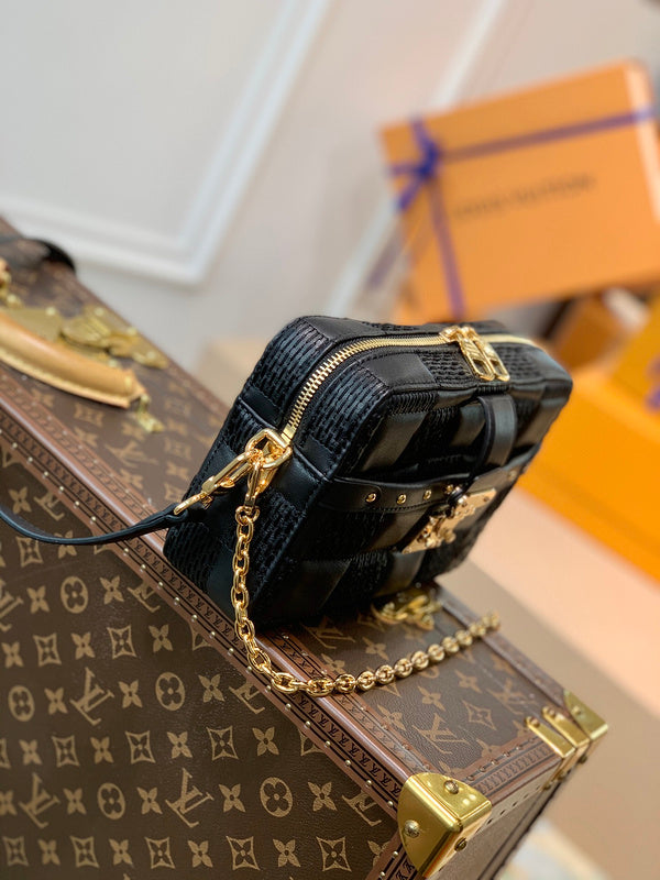 Alice bags- Louis Vuittons  - 16700