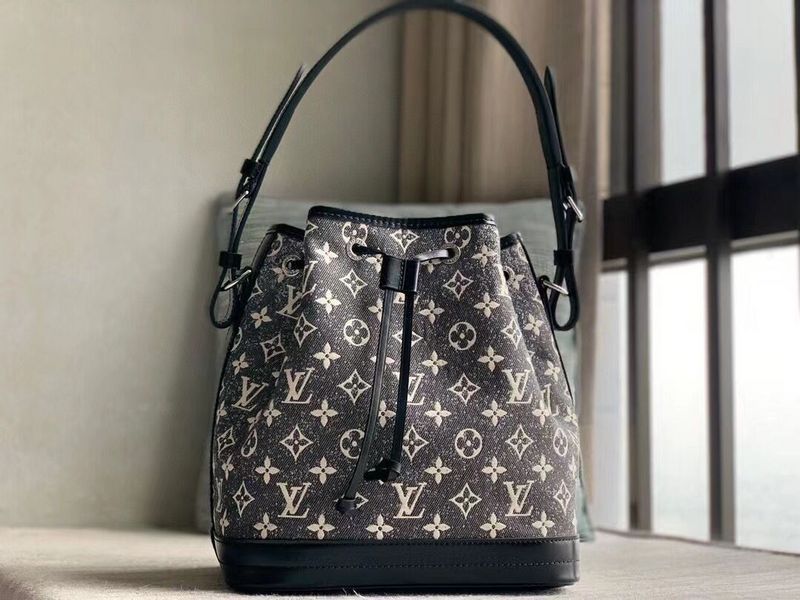 Alice Bags- Louis Vuittons  - 16023