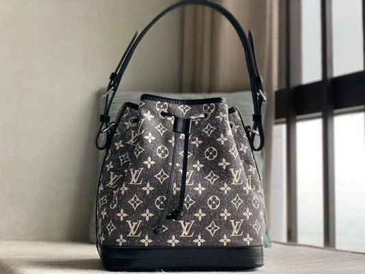 Alice Bags- Louis Vuittons  - 16023