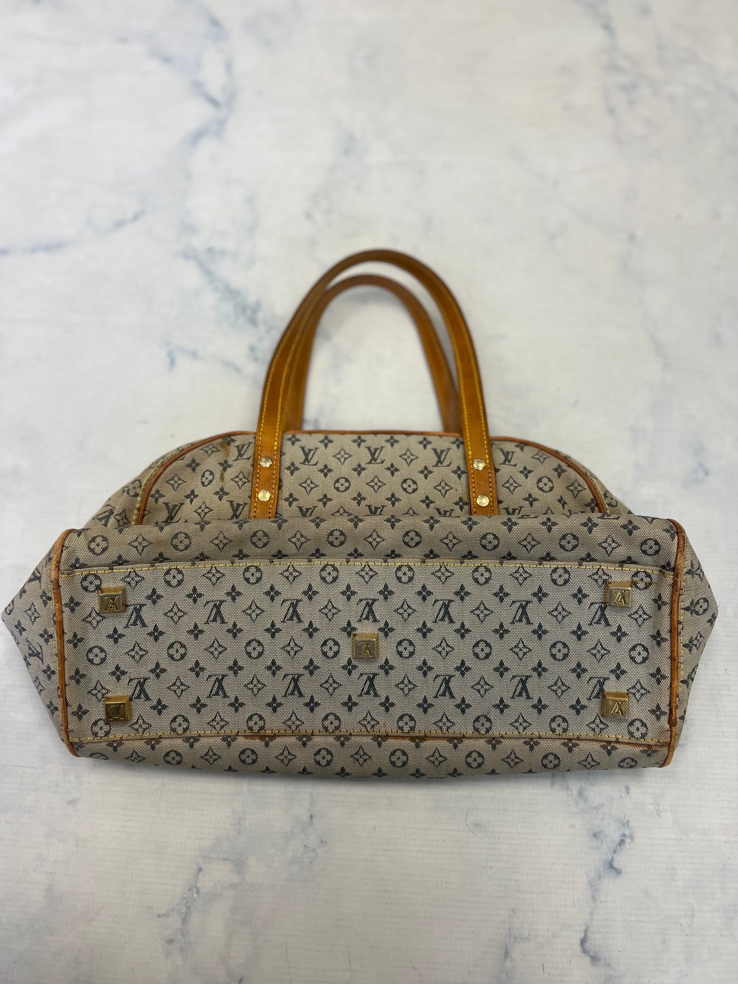 Handbag Luxury Designer By Louis Vuitton  Size: Medium