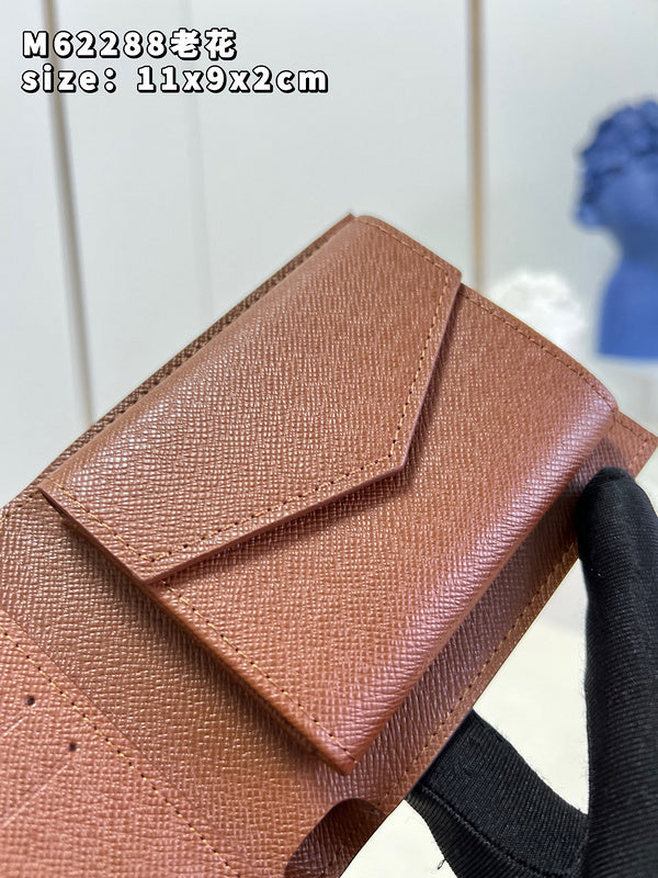 Alice Bags- Louis Vuittons  - 16083