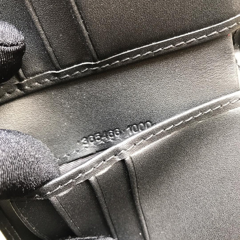 Gucci   Luxury Bags  958