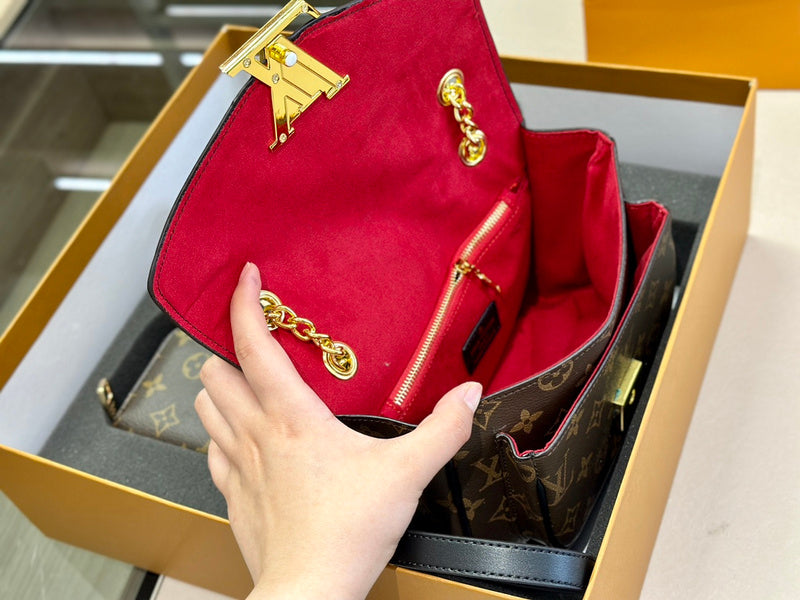 Alice bags - Louis Vuittons  - 14900