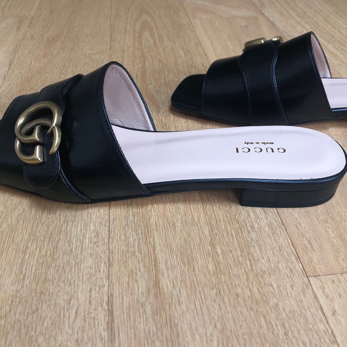 Gucci GG Marmont Leather Slide Sandals in Black