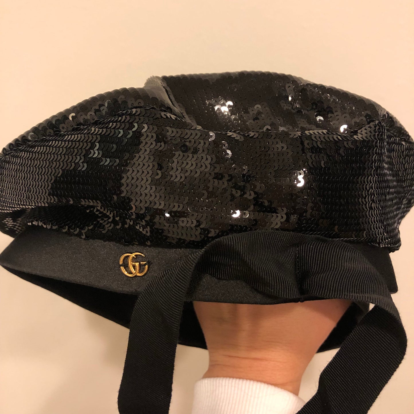 Gucci GG Sequin Beret with Bow in Black