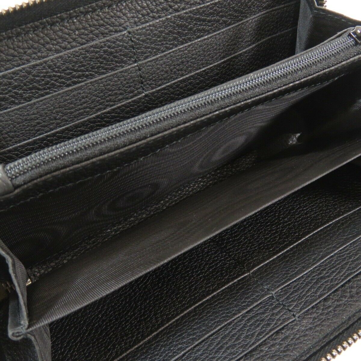 Gucci Printed Logo Leather Zip Around Wallet in Black