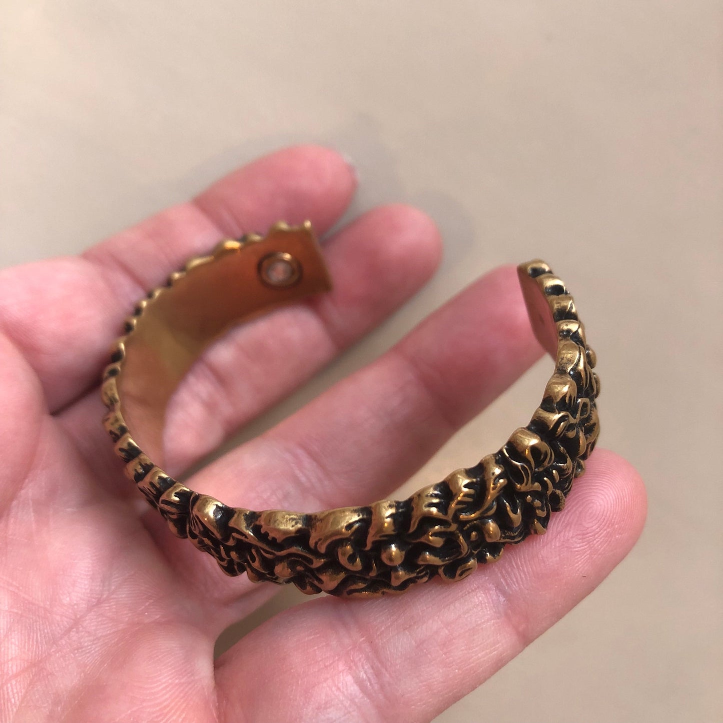 Gucci Lionhead Mane Cuff Bracelet in Antique Gold