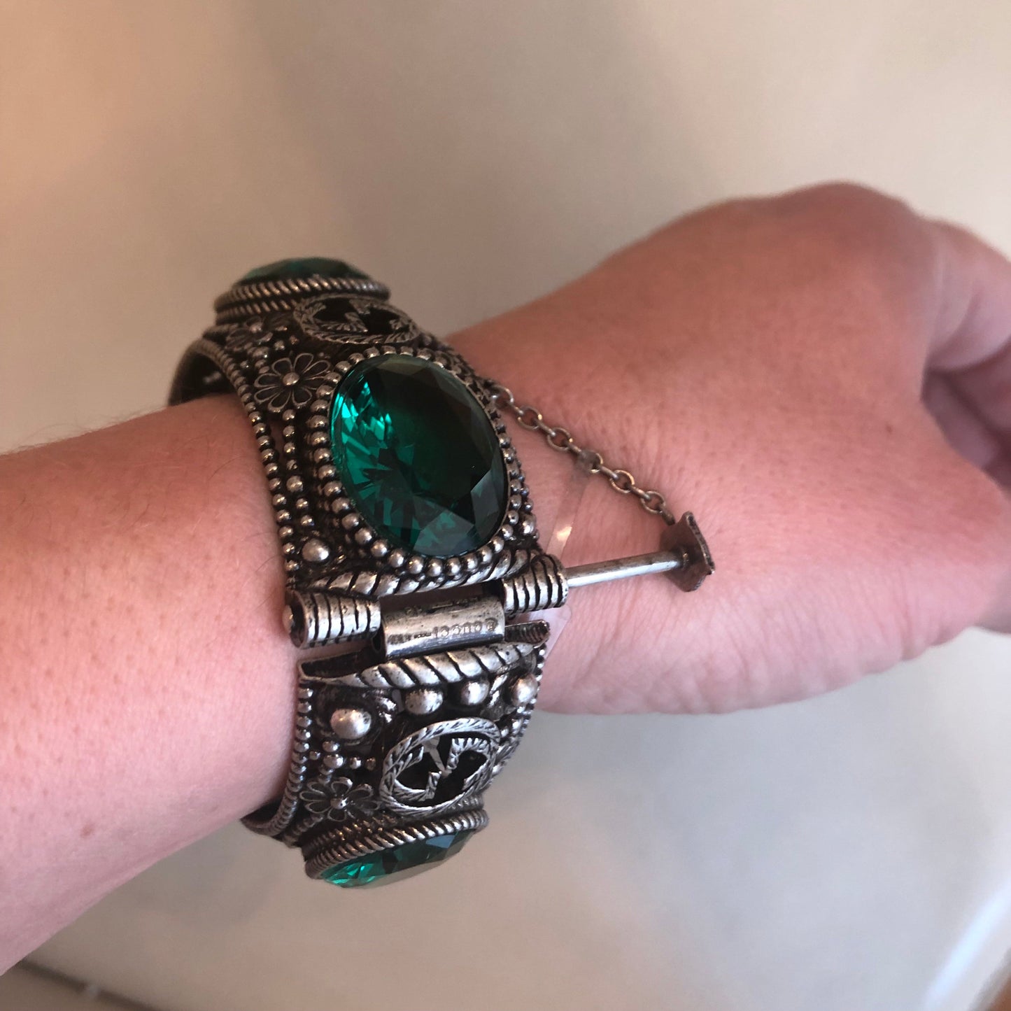 Gucci Interlocking GG Silver Bracelet with Green Crystals