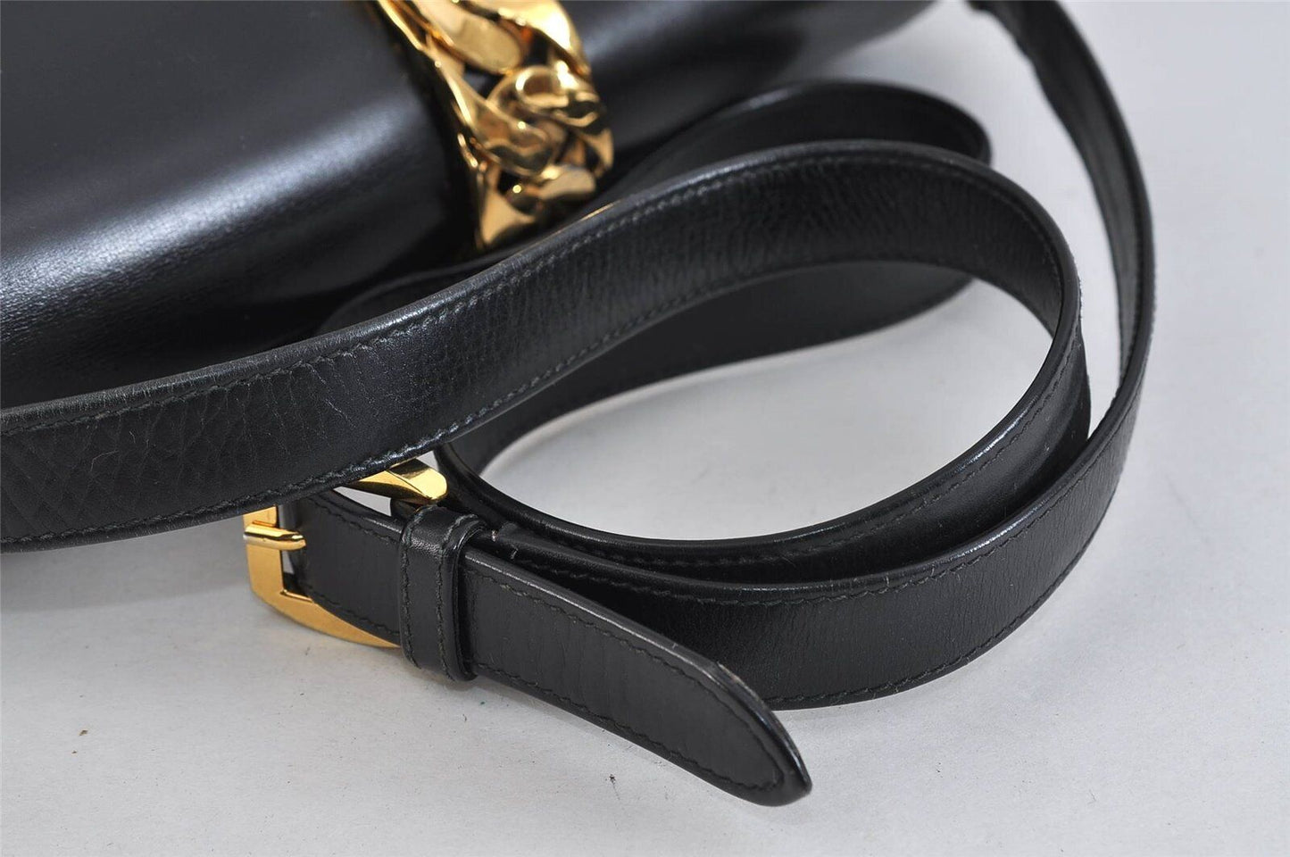 Gucci 1969 Sylvie  navy leather shoulder bag with a gold zipper accent