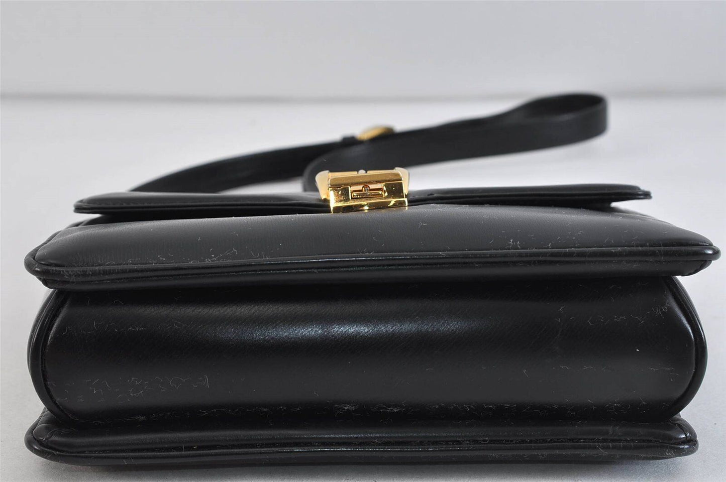 Gucci 1969 Sylvie  navy leather shoulder bag with a gold zipper accent