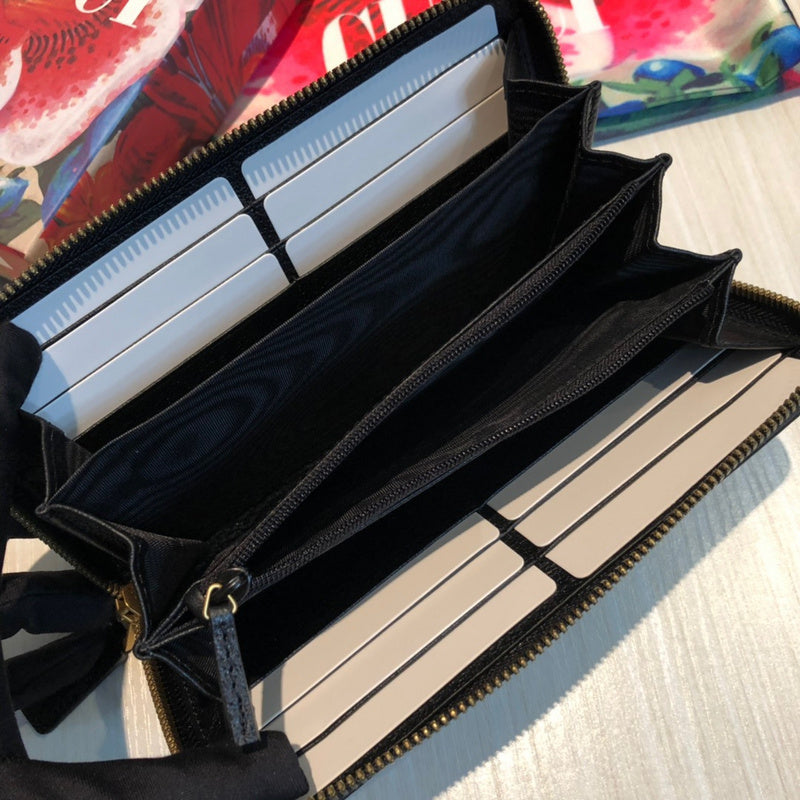 Gucci   Luxury Bags  881