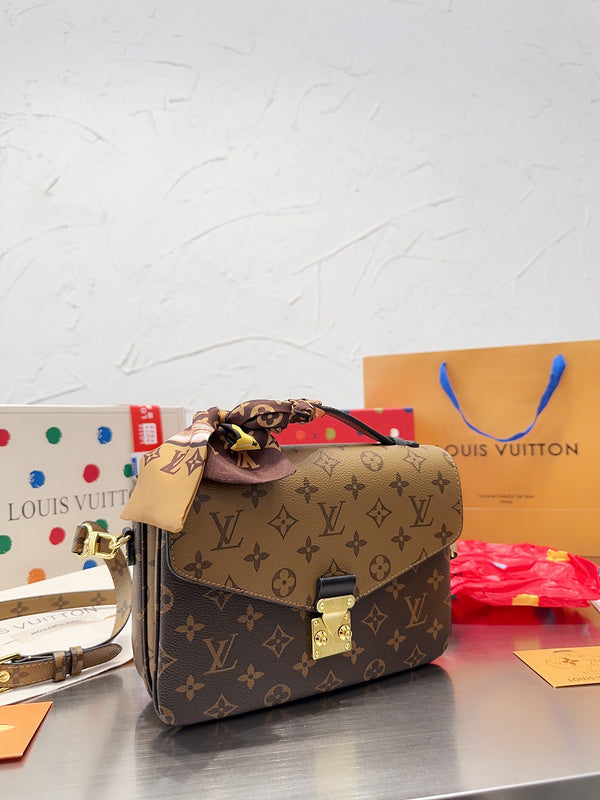 Alice bags - Louis Vuittons  - 15056