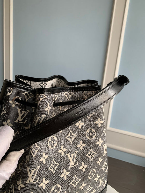 Alice Bags- Louis Vuittons  - 16100