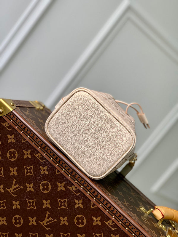Alice Bags- Louis Vuittons  - 16483