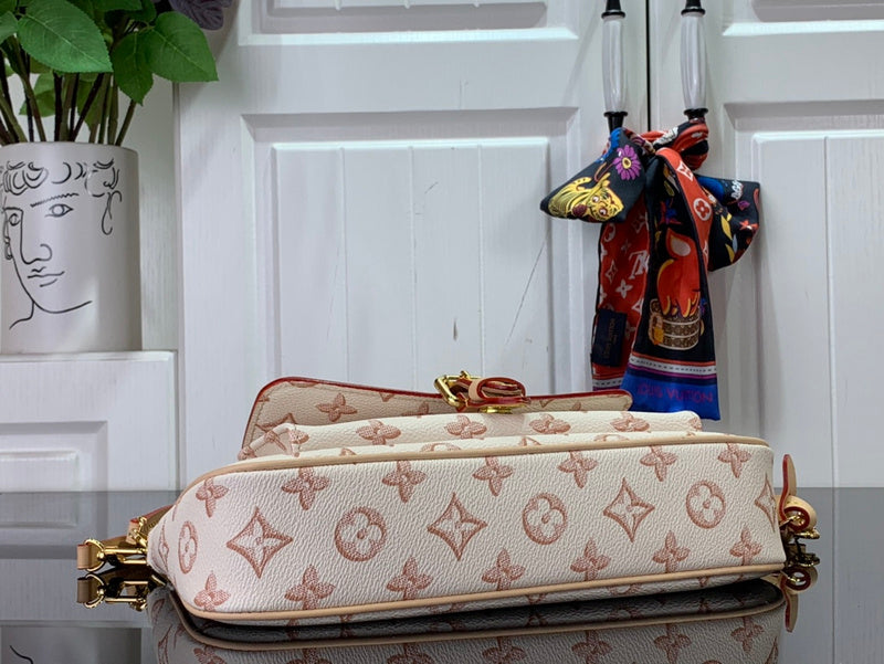 Alice Bags- Louis Vuittons  - 16381