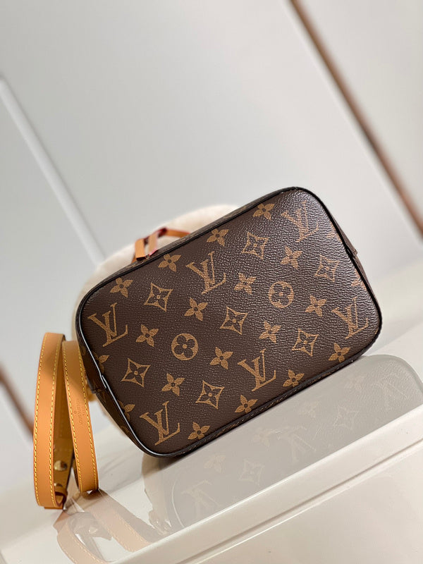 Alice Bags- Louis Vuittons  - 16127