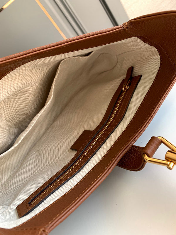 Gucci   Luxury Bags  1044