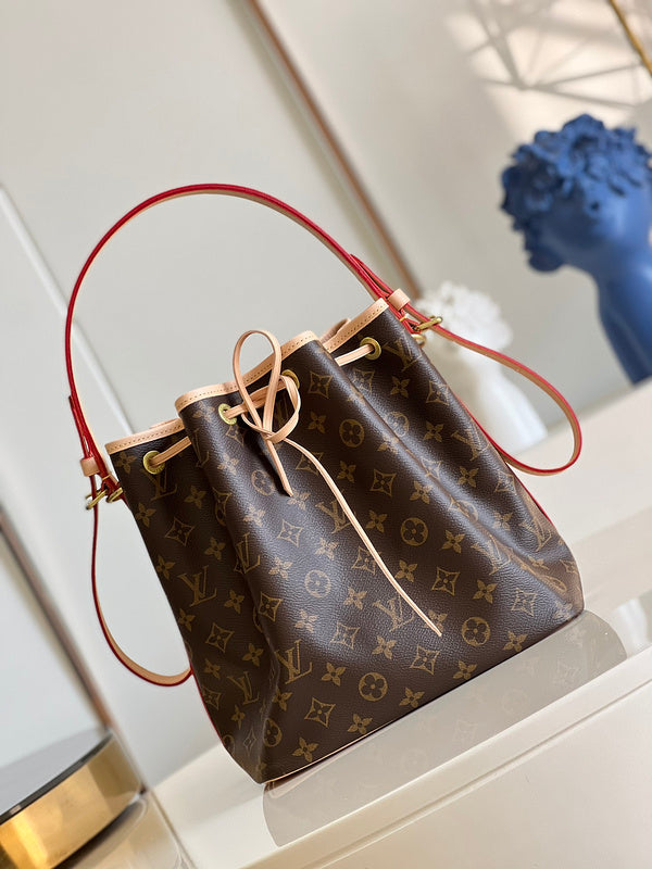 Alice Bags- Louis Vuittons  - 16203