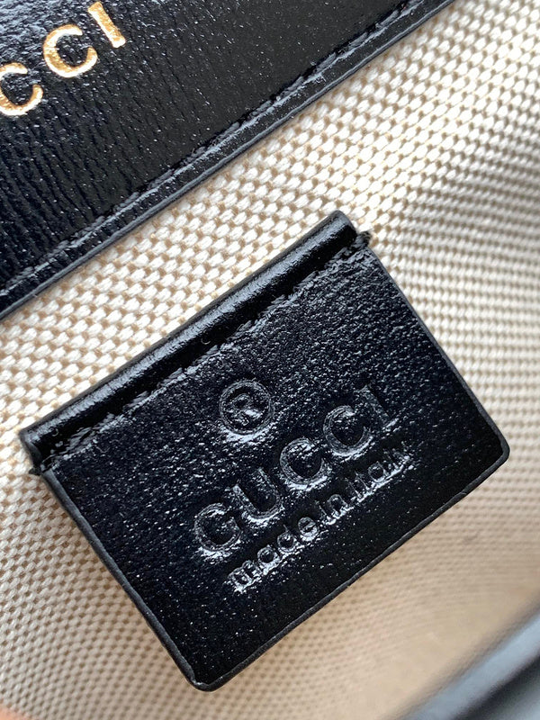 Gucci   Luxury Bags  1080