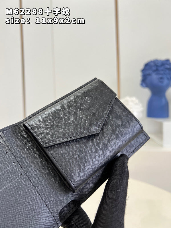 Alice Bags- Louis Vuittons  - 16084