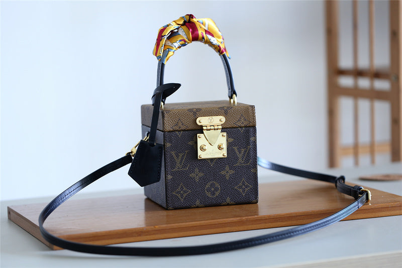 Alice bags - Louis Vuittons  - 9401
