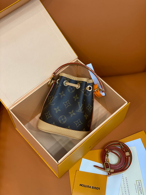 Alice Bags- Louis Vuittons  - 16368