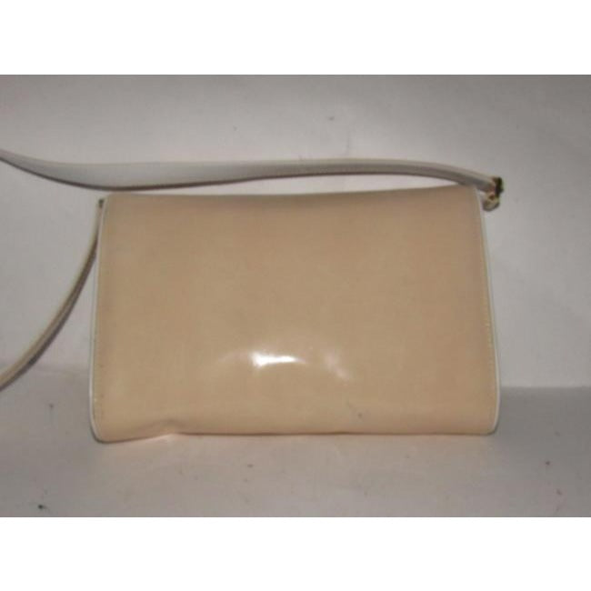 Gucci Clutch Sylvie Vintage Two Way Purse Gold Gg And Accent Buttery Soft Glossy Tan And White Leather