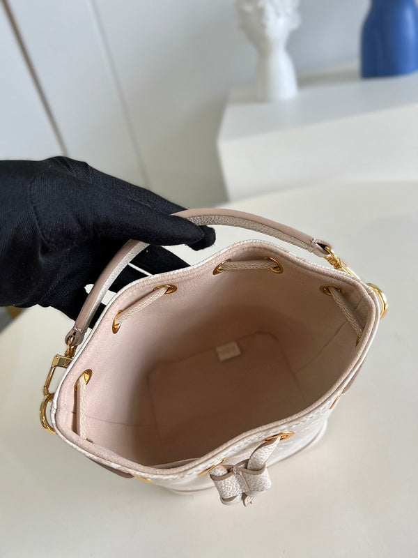 Alice Bags- Louis Vuittons  - 16467