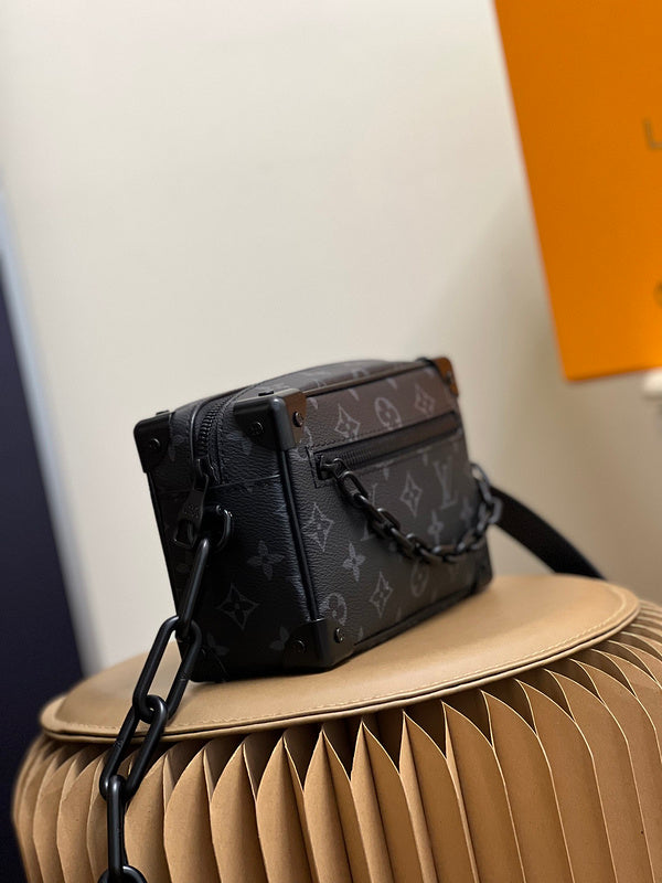 Alice Bags- Louis Vuittons  - 16139
