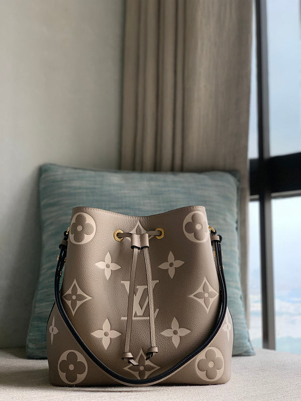 Alice Bags- Louis Vuittons  - 16165
