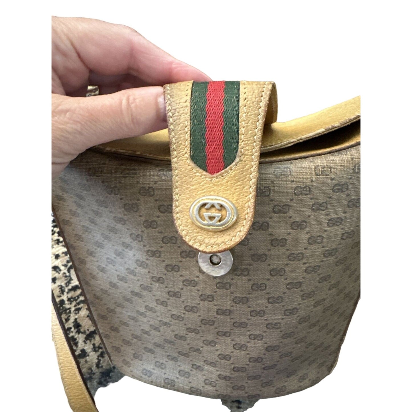 Gucci Accessory Collection brown micro Guccissima bucket bag