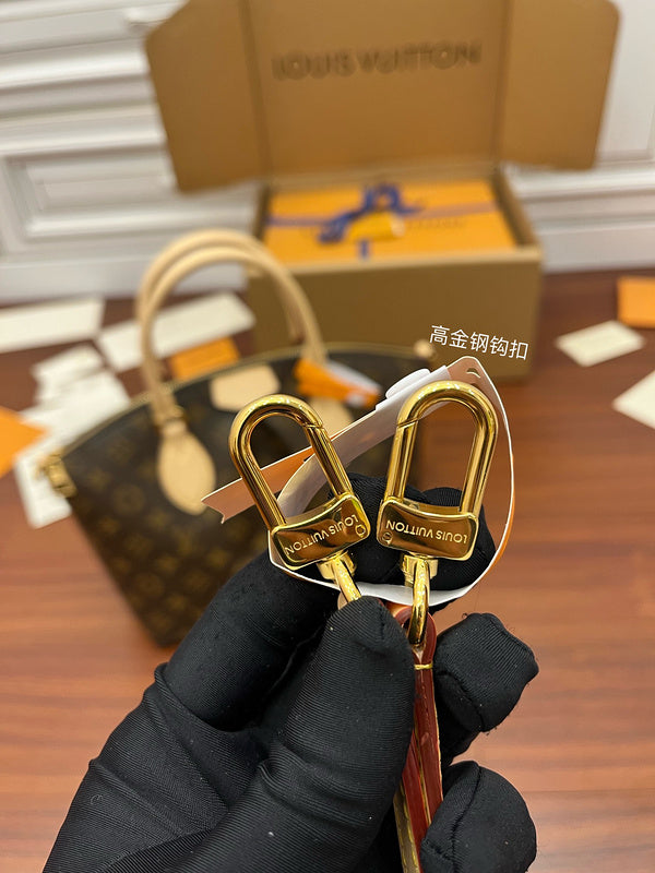 Alice Bags- Louis Vuittons  - 16389